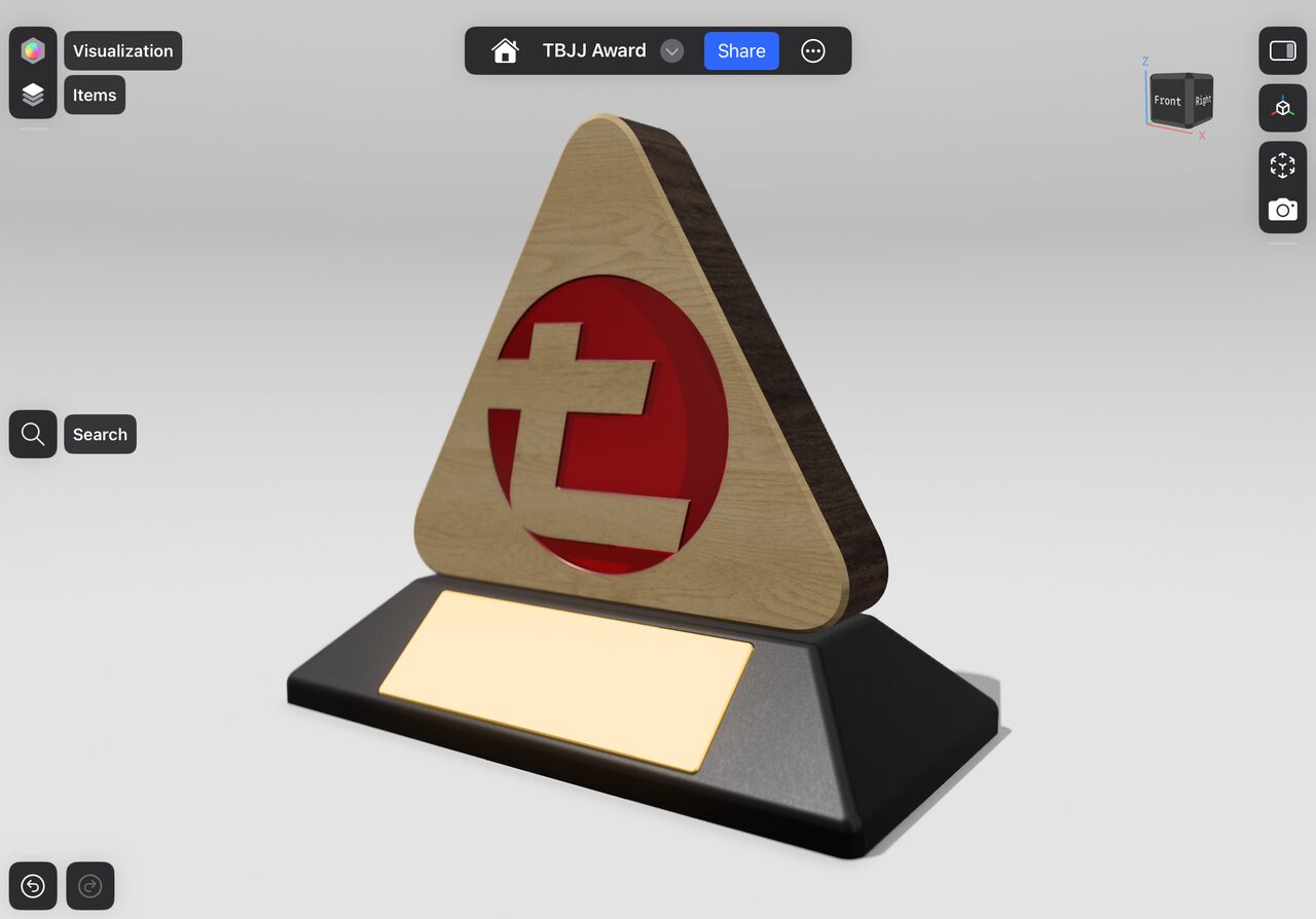 Screenshot of a CAD app showing the award model: a wood-toned triangle with a red logo circle on a black base with a blank plate.